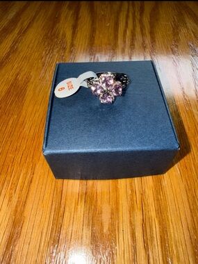 Bomb Party August Birthday Four Leaf Forecast Ring with Pink Spinel